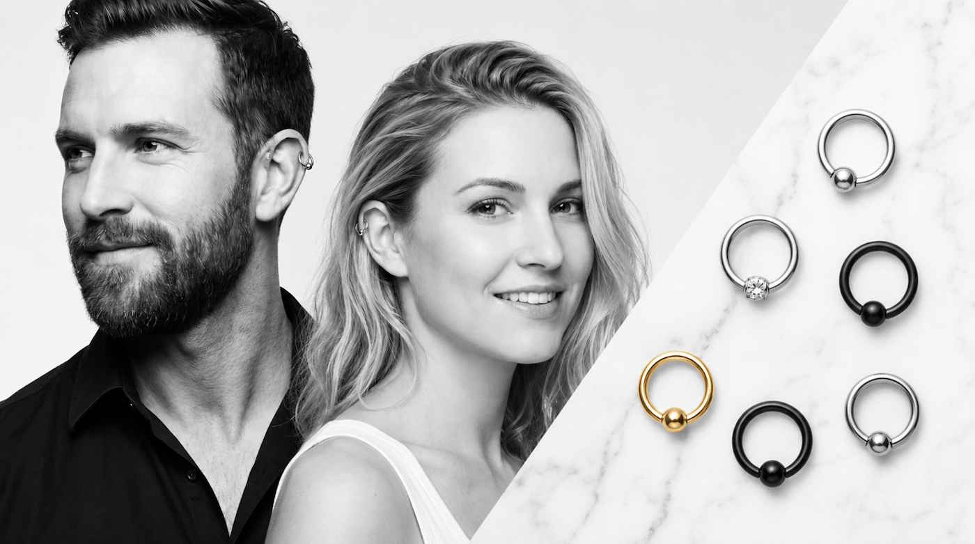 Mann und Frau mit Klemmkugelring Piercing und Schmuckauswahl