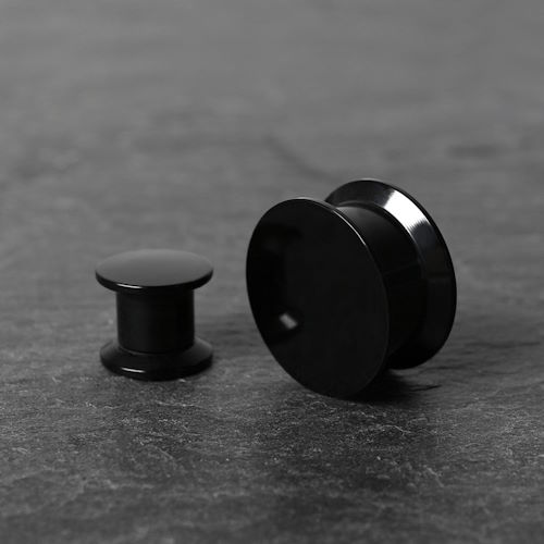 Schwarze Flesh Tunnel und Ohr Plugs