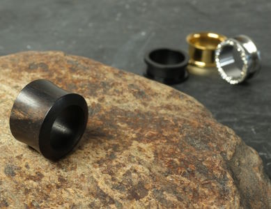 19 mm Flesh Tunnel und Ohr Plugs aus Holz