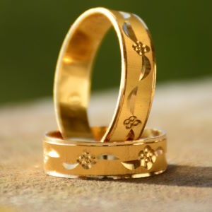 Goldene Ringe für Frauen
