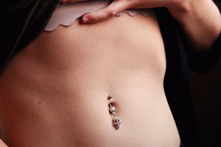 Bauchnabelpiercing