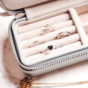 Schmuck aufbewahren - Echtschmuck und Modeschmuck richtig verwahren - Schmuckaufbewahrung | Schmuck richtig verwahren