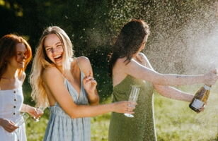 Dresscode Hochzeit (2026): Der komplette Guide für Gäste - Dresscode Hochzeit | 5 Tipps für Hochzeitsgäste