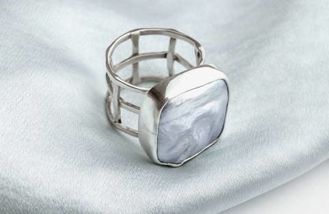 Schmuck reinigen - Tipps zur Reinigung von Ringen, Ketten, Ohrringen und mehr - SCHMUCK REINIGEN | Tipps zur Schmuckreinigung