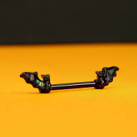 Schwarzes Brustpiercing mit Fledermäusen