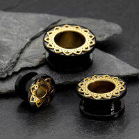 Schwarzer Flesh Tunnel mit goldenem Ornament